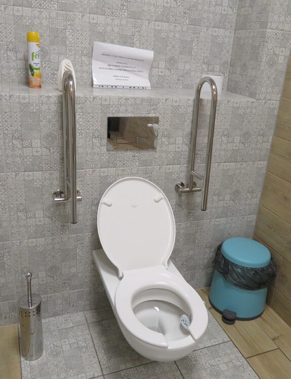toaleta dla osób niepełnosprawnych